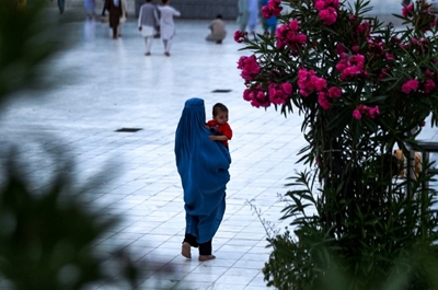 Dutch ban on burqas in public places takes effect