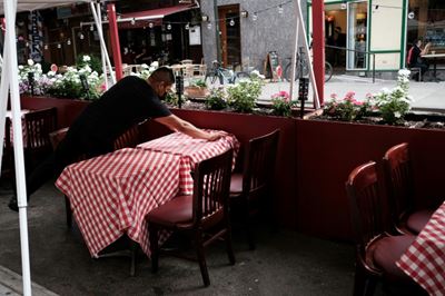 Pressure builds to allow indoor dining in New York