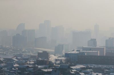 Mongolians sip 'oxygen cocktails' to cope with smog