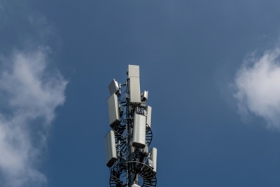 5G phones may interfere with aircraft: French regulator