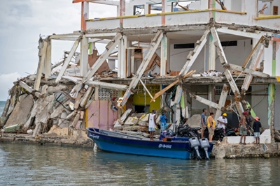 Central American states count cost of Iota amid search for bodies