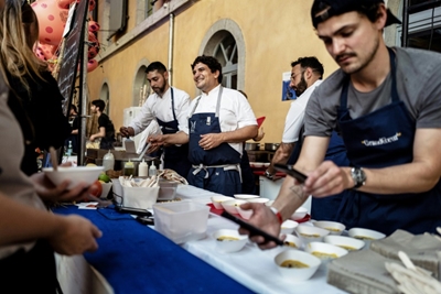 Star chef Colagreco feeds crowds at Lyon Street Food festival