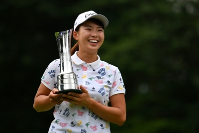 'A star is born!' Golf-mad Japan salutes 'Smiling Cinderella'