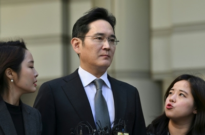 Samsung chief faces corruption verdict