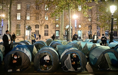 Police use tear gas to disperse migrant camp in central Paris