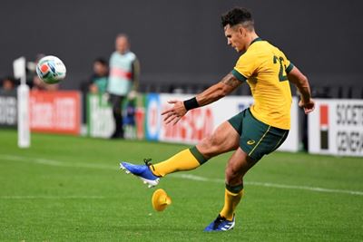 Aussie To'omua takes pot shots at England ahead of showdown