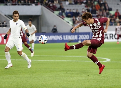 Iniesta sorcery sparks Japan's Kobe to 5-1 Asian win