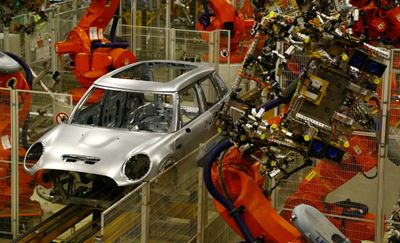 Fearing no-deal Brexit, UK carmakers slam brakes on investment