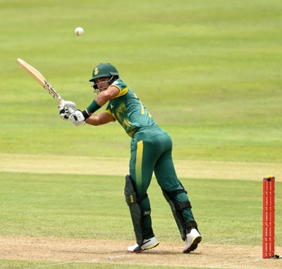 Hendricks' ton on debut powers South Africa to 363-7