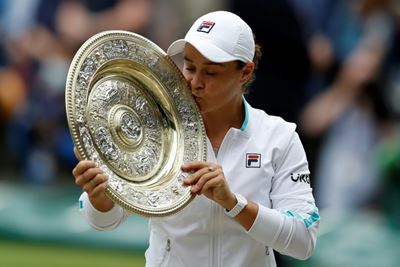 World number one Barty caps year by getting engaged