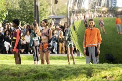 London Fashion Week opens the door -- a little -- to the public