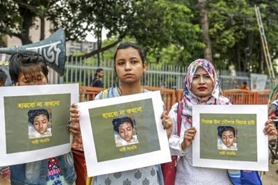 16 sentenced to death for burning alive Bangladesh teen