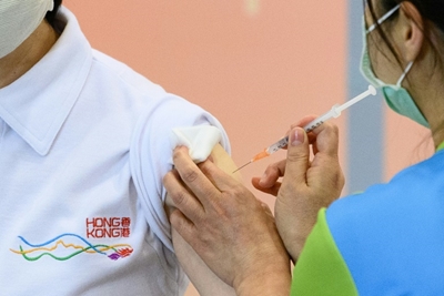 Hong Kong to resume Pfizer/BioNTech vaccine roll-out on Monday