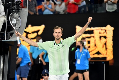 Medvedev fights back from the brink to reach Open semi