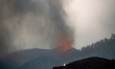 Toxic gas fears as Canary Islands volcano lava nears sea 