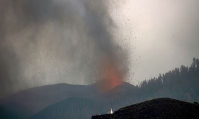 Toxic gas fears as Canary Islands volcano lava nears sea 