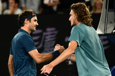 Federer takes century quest 'home' to Dubai