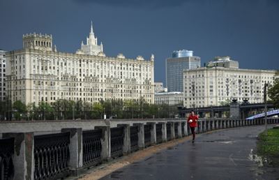Russia reaches new virus milestone as cases top 165,000