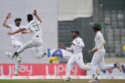 Bangladesh's Mushfiqur hits double ton to corner Zimbabwe