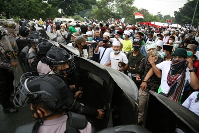 Clashes as Indonesia jails hardline cleric over virus lies