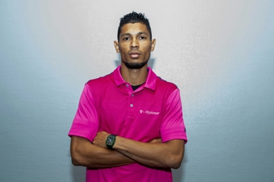 Van Niekerk to miss 400m world title  defence in Qatar