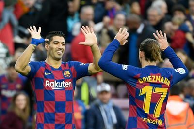 Barcelona lose Suarez for key four months after knee surgery