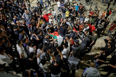 Police remove east Jerusalem barricades after violent protests