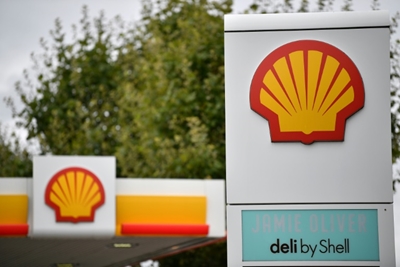 Shell plans UK relocation, sparking Dutch outrage