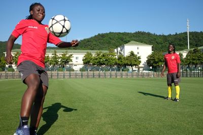 African 'twin sisters' tackle Chinese football together