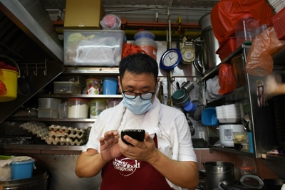 Creative cooks: Asian street food chefs fight lockdown slowdown