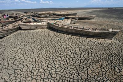 Receding Malawi lake lays bare cost of climate change