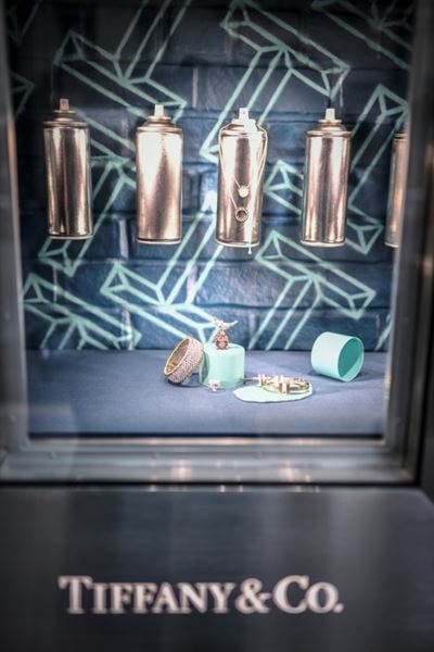 LVMH puts ring on jeweller Tiffany in $16.2 bn union