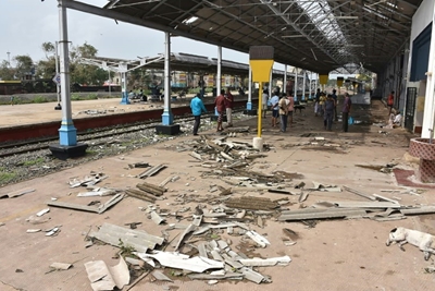 11 killed as Cyclone Gaja ravages Indian coast