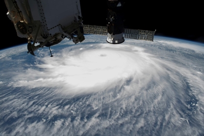 ISS initiates move to avoid space debris