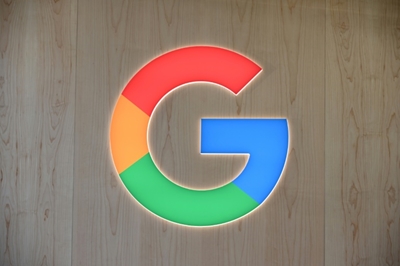 Pandemic lifestyle delivers earnings boon for Amazon, Google