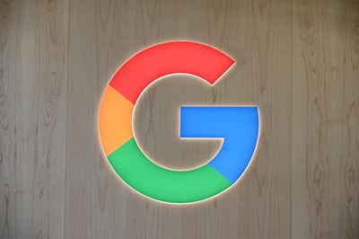 Pandemic lifestyle delivers earnings boon for Amazon, Google