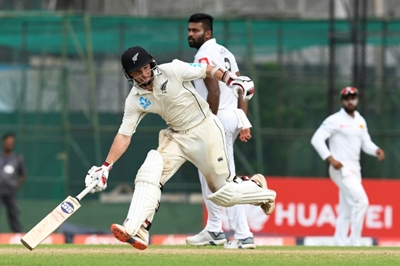 Watling, De Grandhomme put New Zealand ahead in second Test