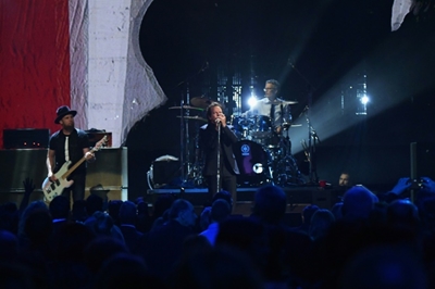 Pearl Jam postpones tour over coronavirus