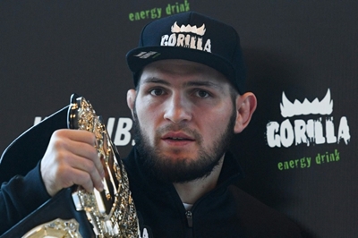 Khabib adds fire to Mayweather bout flame