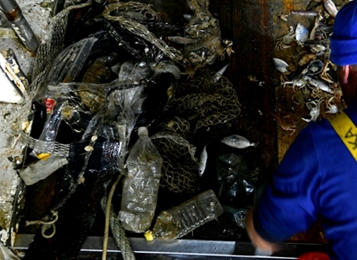 Fishermen help overhaul plastic habits off Italy