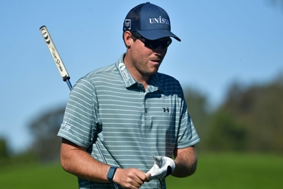 Schenk birdies 8 in a row, shares lead with Rahm, Thomas
