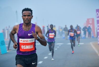 Doctors warn over Delhi's 'suicidal' half-marathon