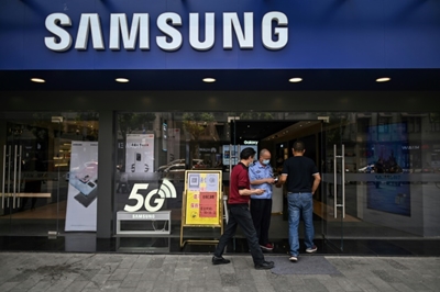 Samsung Electronics forecasts profits jump despite virus