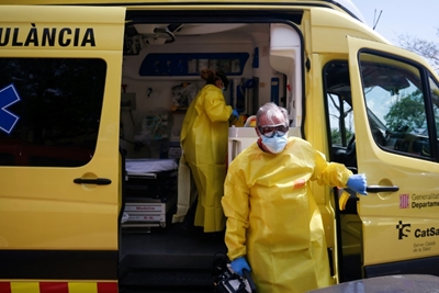 Virus crisis eases but no let-up for Spain's ambulances