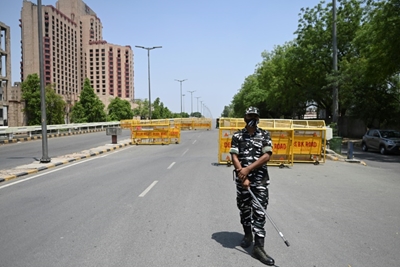 Week-long lockdown in New Delhi as virus cases soar