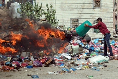 Garbage crisis brings cholera to Yemen's historic Taez