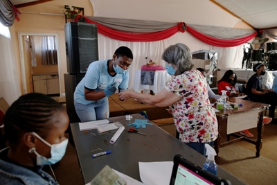South Africa holds local polls set to challenge the ANC