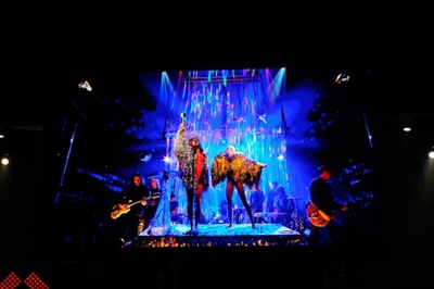 Miley Cyrus has Flaming Lips seeing yellow