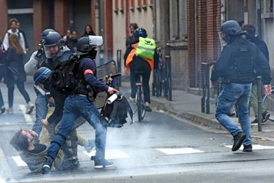 Outcry over mass teen roundup as France braces for more protests