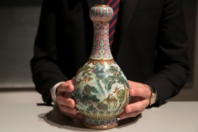 Chinese vase left in attic worth at least half a million